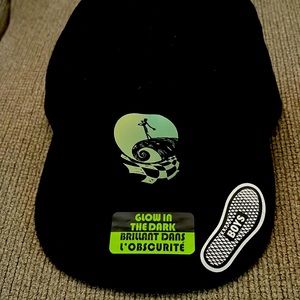 Boys Vans hat brand new never worn.  Glow in the dark logo on hat